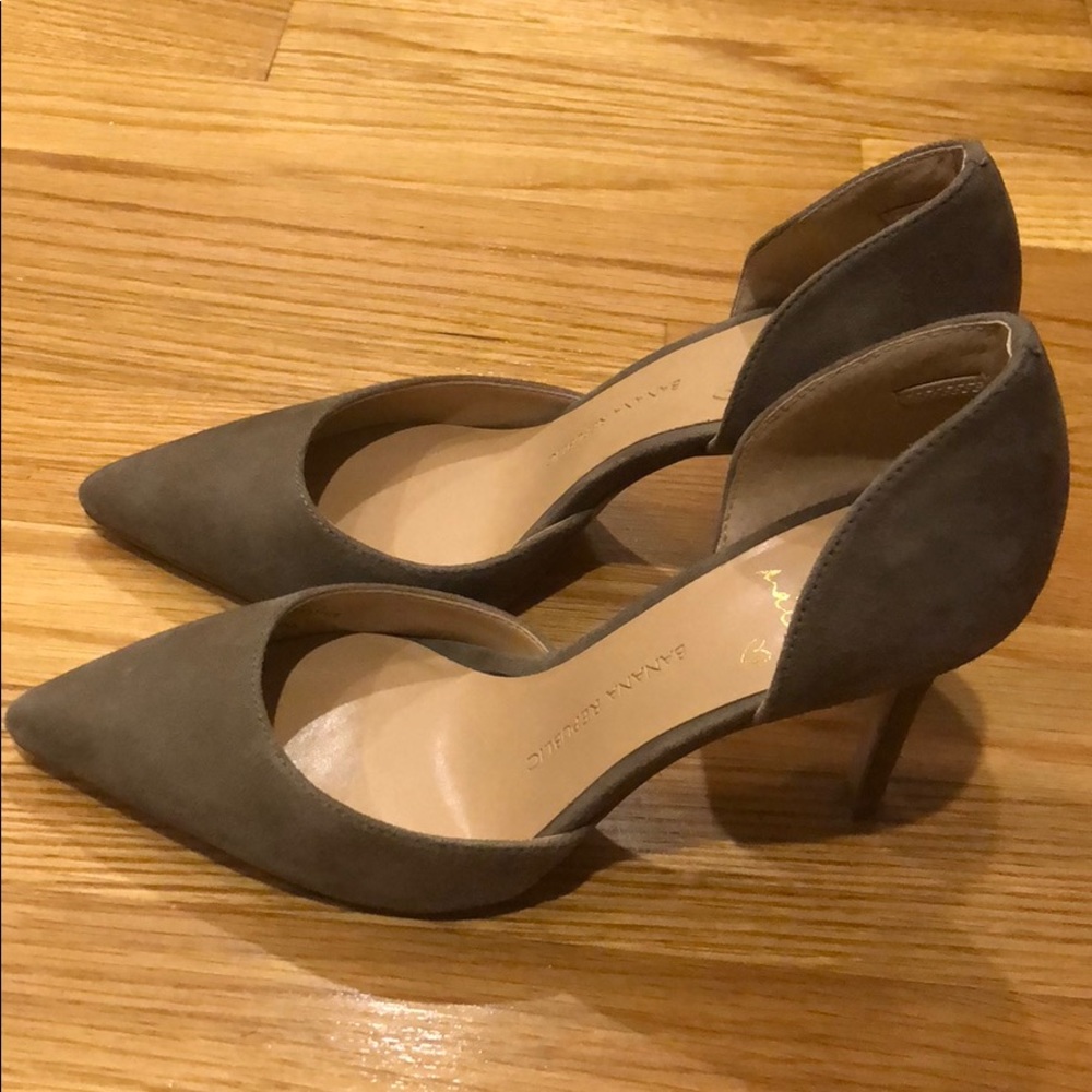 Banana Republic Olive-Taupe Pumps